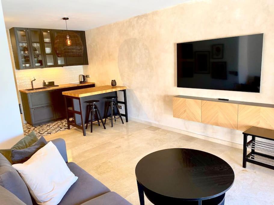 Stylish & Modern 1 Bedroom Suite On Frontline Of Playa Del Duque Costa Adeje  Exterior foto
